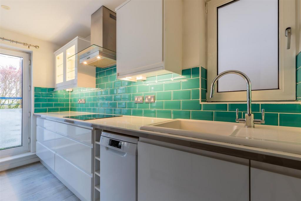4 Caernarvon Court-5.jpg