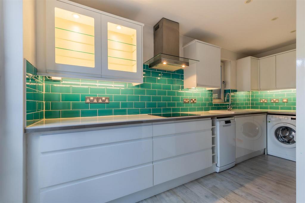 4 Caernarvon Court-2.jpg