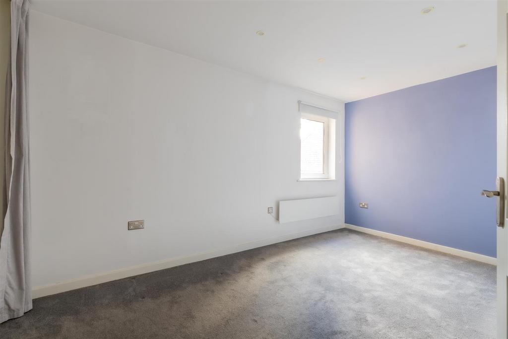 4 Caernarvon Court-11.jpg