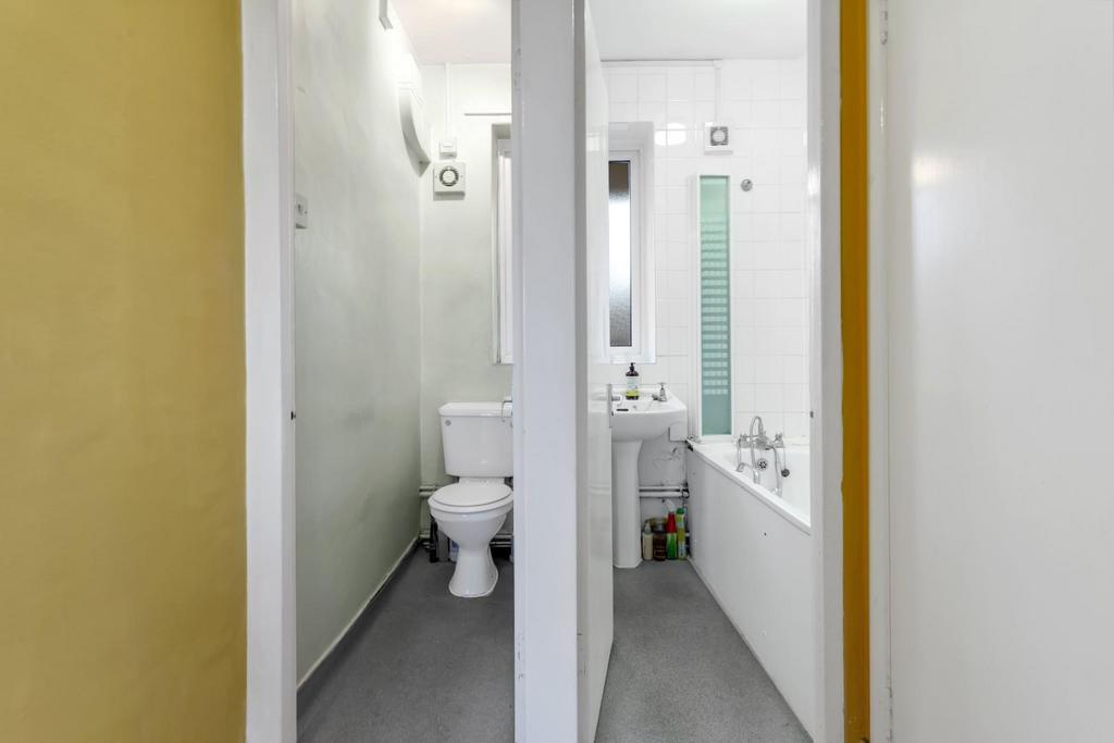 W.C. & Bathroom