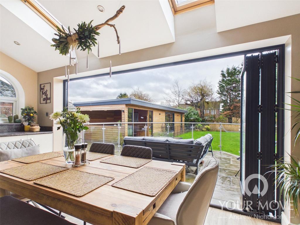 Bifolds Into Garden