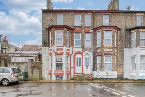 5 bedroom end of terrace house for sale, Kent Square, Great Yarmouth