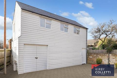 1 bedroom barn conversion to rent, New Road, Ware