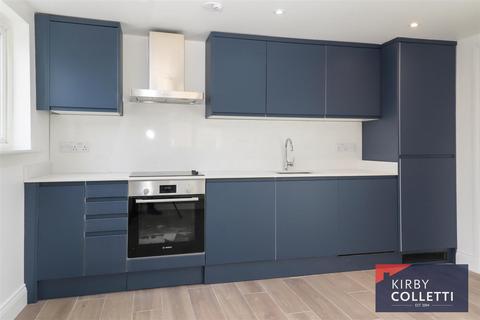 1 bedroom barn conversion to rent, New Road, Ware