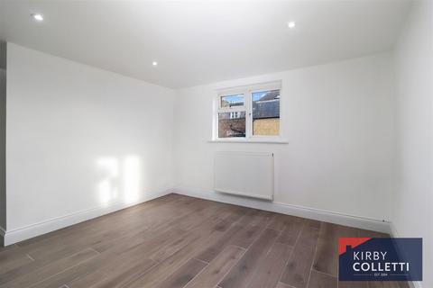 1 bedroom barn conversion to rent, New Road, Ware