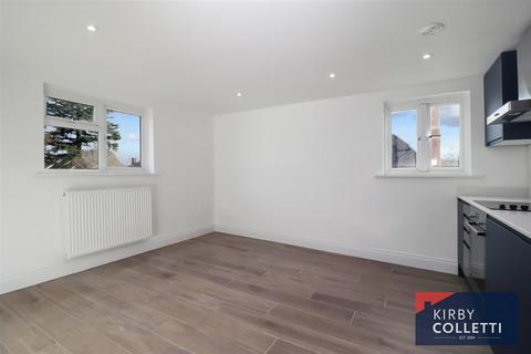 1 bedroom barn conversion to rent, New Road, Ware