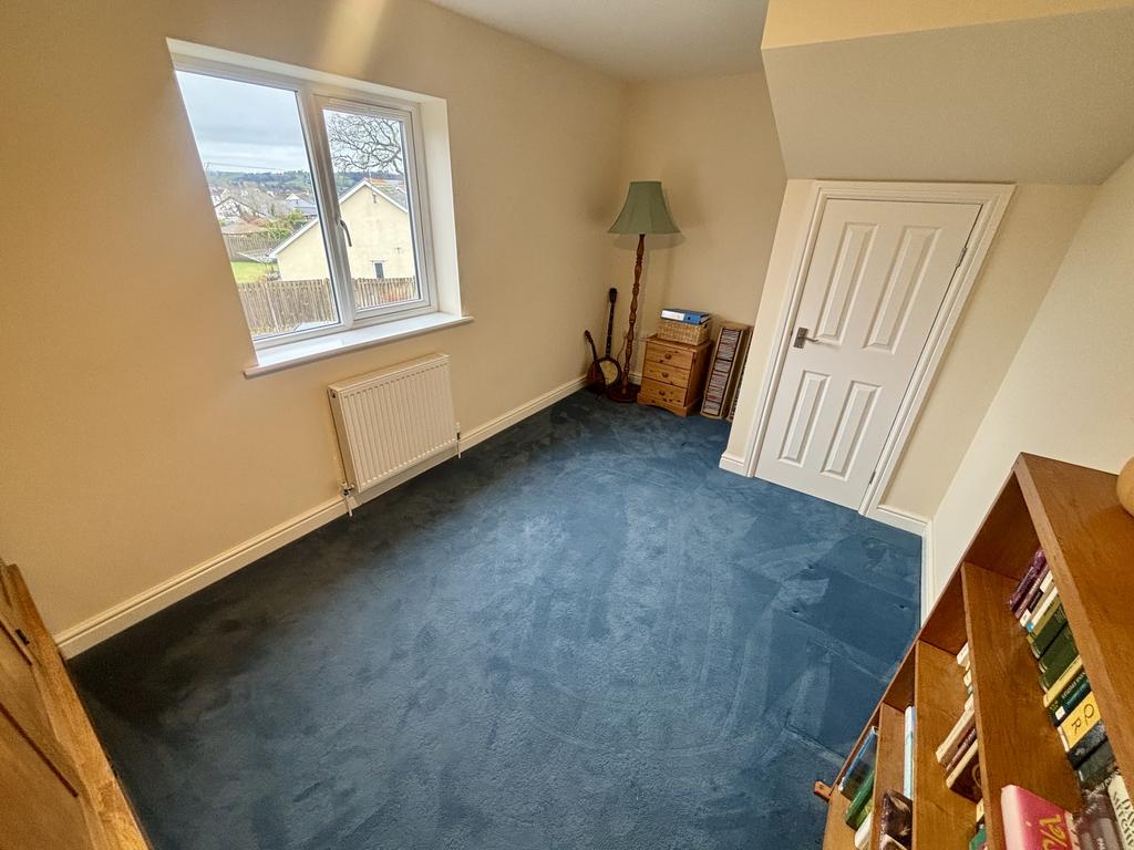Front bedroom 2