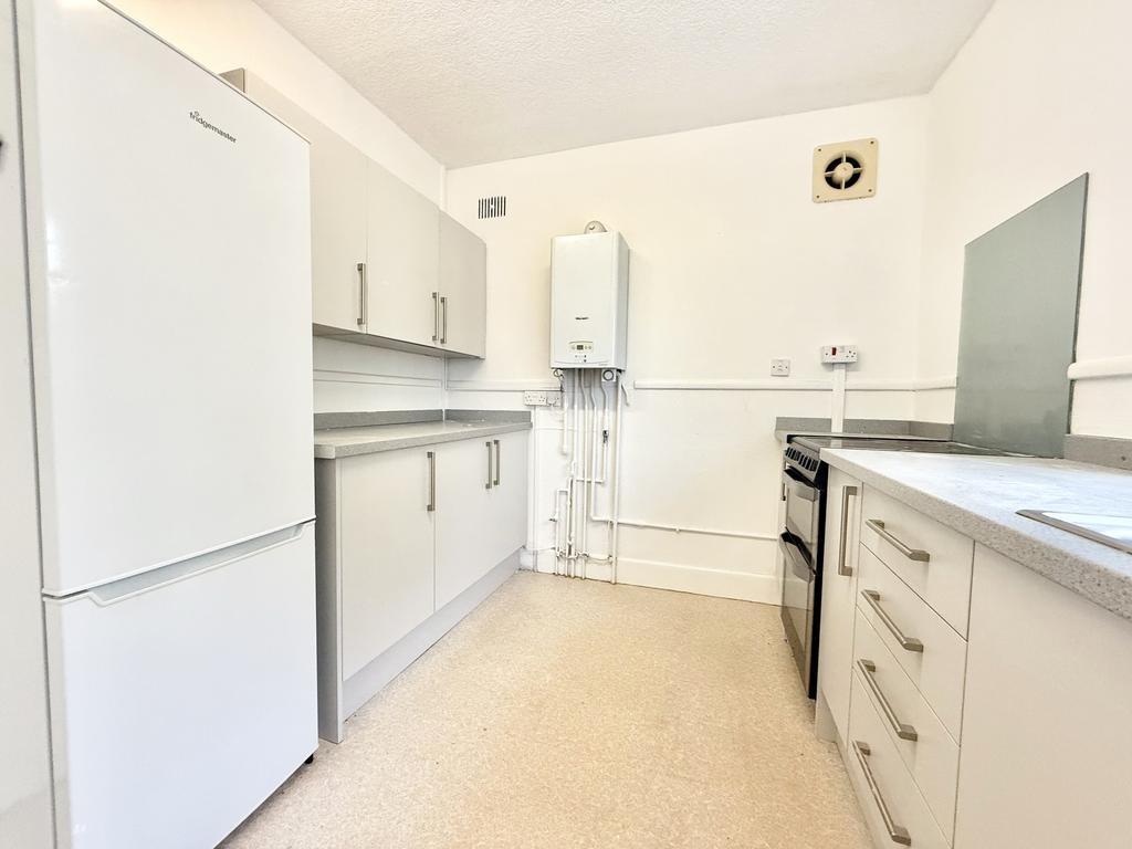 Kitchen 2.jpeg