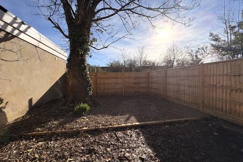 2 bedroom flat to rent, Stacey Road, Cardiff CF24