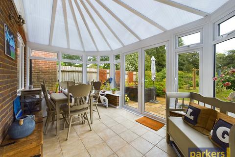 undefined, Floral Court, Hare Hatch RG10