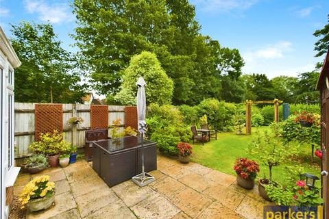 undefined, Floral Court, Hare Hatch RG10