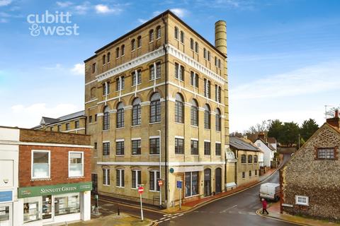 2 bedroom apartment to rent, AVAILABLE IMMEDIATELY, South Street, BN41