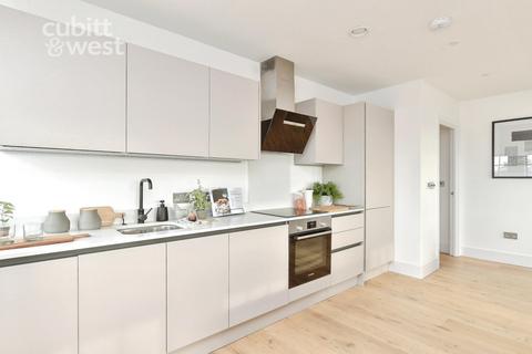 2 bedroom apartment to rent, AVAILABLE IMMEDIATELY, South Street, BN41