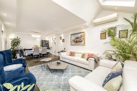 3 bedroom maisonette for sale, Russell Gardens, London NW11