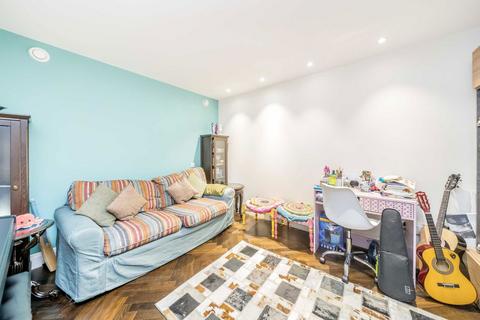 3 bedroom maisonette for sale, Russell Gardens, London NW11