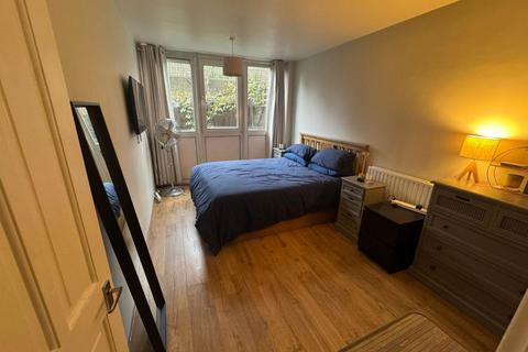 1 bedroom flat to rent, Burnand House, Redan Street, London