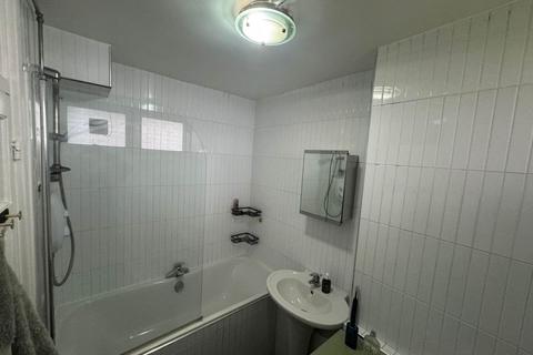 1 bedroom flat to rent, Burnand House, Redan Street, London