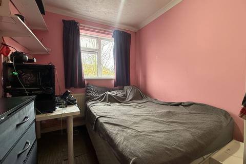 3 bedroom flat for sale, Moorfield Road, Uxbridge, UB8
