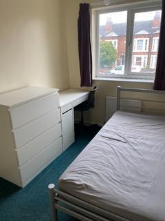 3 bedroom terraced house to rent, Montpelier Road, Nottingham NG7