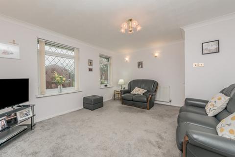 1 bedroom flat for sale, Forest Court, Fairmoor View, Heckmondwike, West Yorkshire, WF16