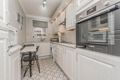 1 bedroom flat for sale, Forest Court, Fairmoor View, Heckmondwike, West Yorkshire, WF16