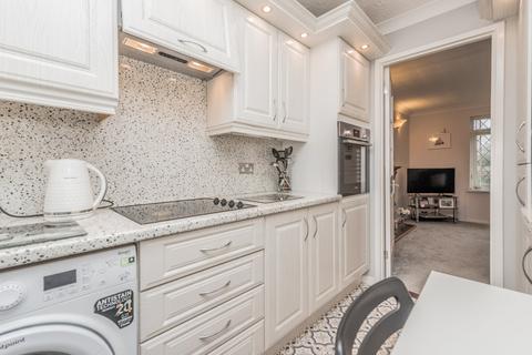 1 bedroom flat for sale, Forest Court, Fairmoor View, Heckmondwike, West Yorkshire, WF16