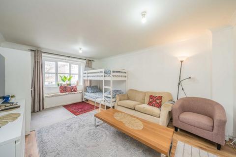 2 bedroom flat for sale, Draymans Way, Isleworth TW7