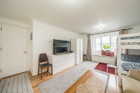 2 bedroom flat for sale, Draymans Way, Isleworth TW7