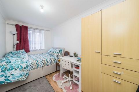 2 bedroom flat for sale, Draymans Way, Isleworth TW7