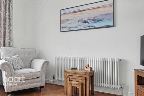 2 bedroom detached house for sale, Hood Road, Rainham
