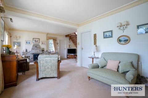 3 bedroom detached house for sale, Acacia Park Terrace, Rawdon Border
