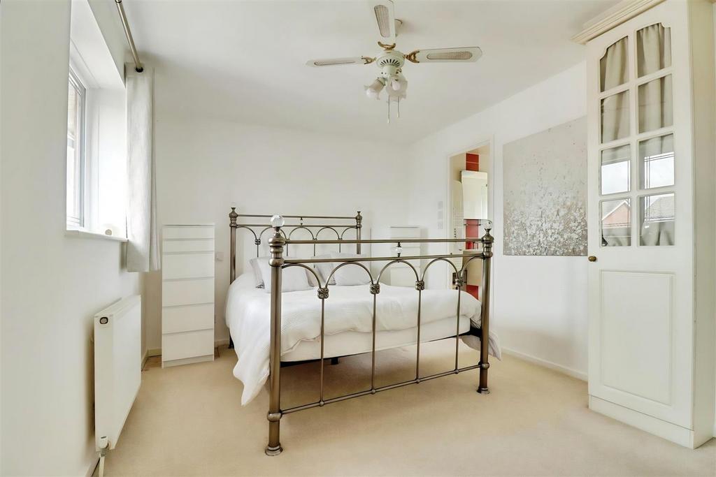 Fac8be5a-Bedroom...jpg