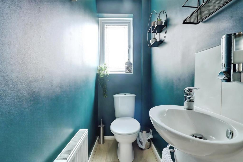 Cec48462-Cloakroom.jpg