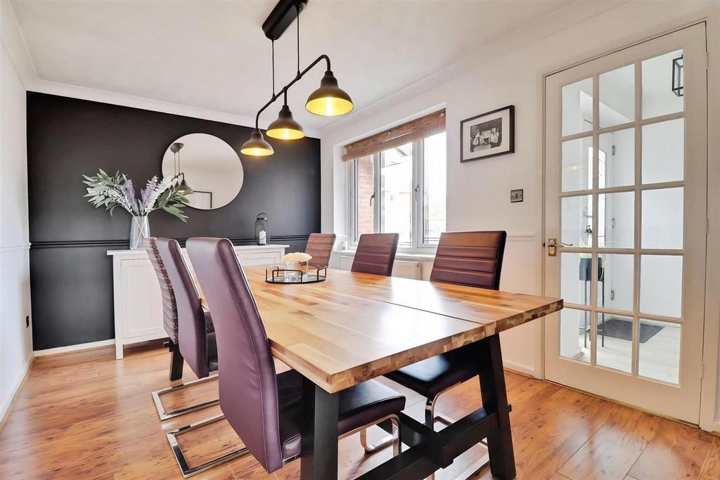 Deda9a6d-Dining.jpg