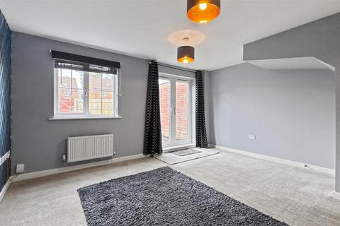 2 bedroom house for sale, Silver Birch Way, Farnborough