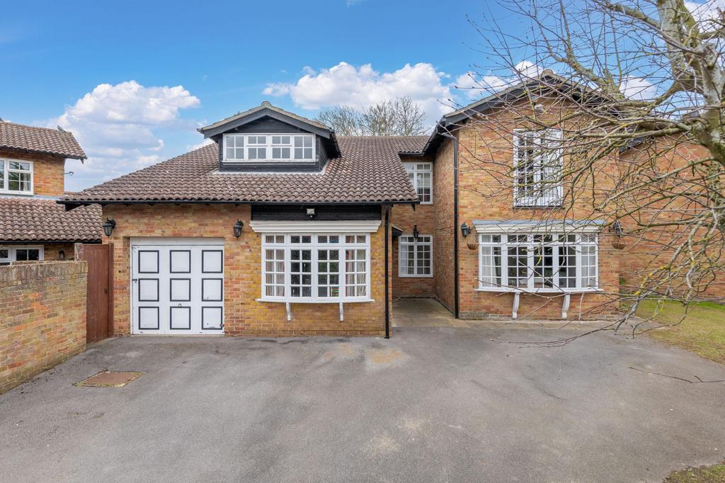 5 bedroom detached house for sale