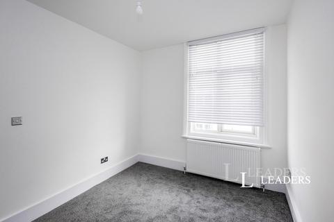 2 bedroom flat to rent, Clarendon Road, Southsea, PO4