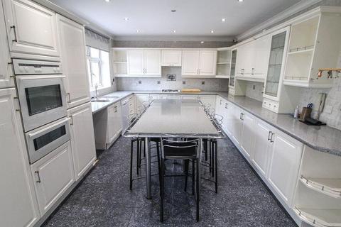 4 bedroom detached bungalow for sale, Oak Avenue, Enfield, EN2