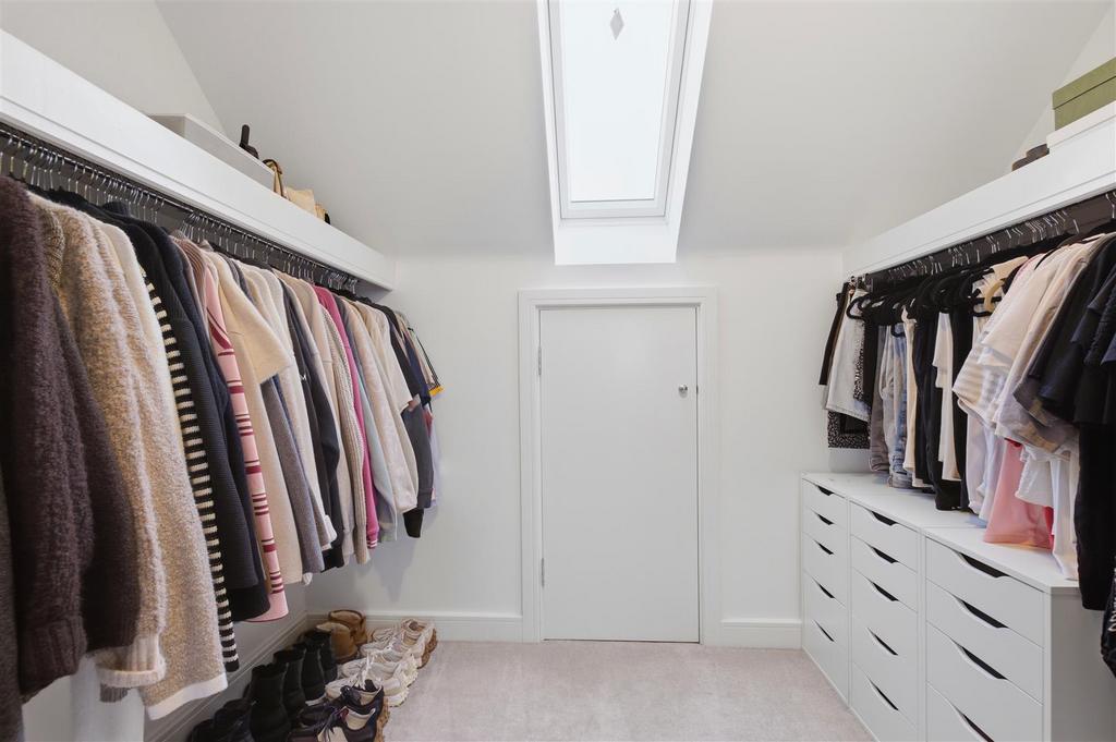 Master Walk In Wardrobe