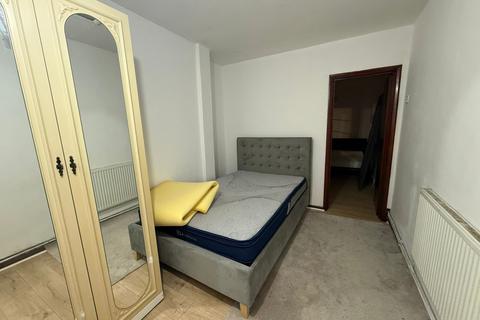 2 bedroom flat to rent, Southall, UB2