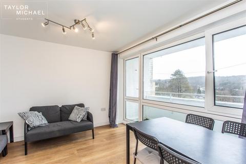 4 bedroom flat to rent, Highbrook Close, Brighton