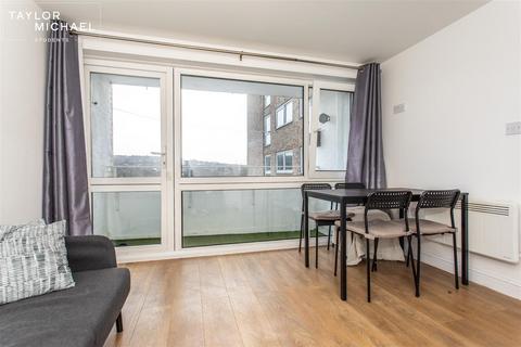 4 bedroom flat to rent, Highbrook Close, Brighton