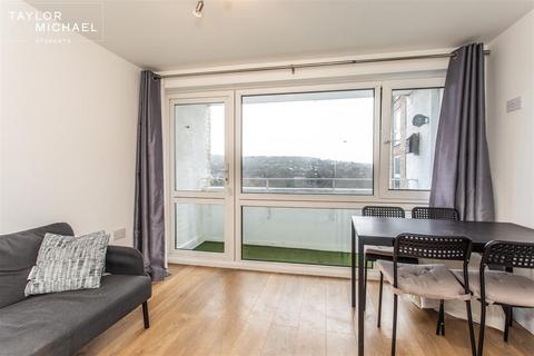 4 bedroom flat to rent, Highbrook Close, Brighton