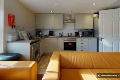 4 bedroom apartment to rent, Derby Road, Lenton