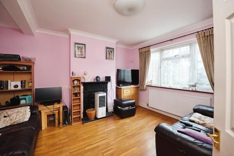 undefined, Larchwood Close, Romford RM5