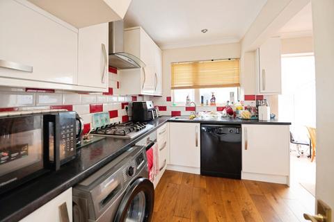 undefined, Larchwood Close, Romford RM5