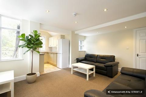 5 bedroom flat to rent, Derby Road, Nottingham, NG7