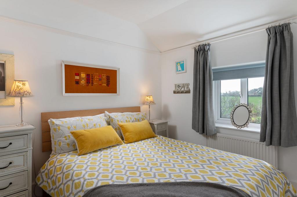 Bedroom 3 Seaway House, Strete, Dartmouth