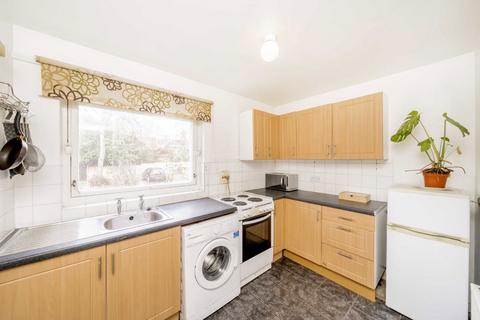 1 bedroom flat for sale, Nantes Close, London SW18
