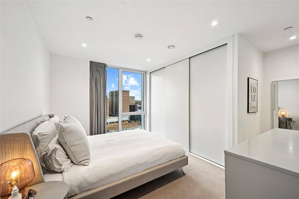 Principal bedroom